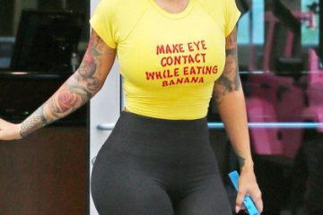 amber-rose-giant-ass-yoga-pants-0129-06-420x560 1 ⋆ A MarketPlace of Ideas.